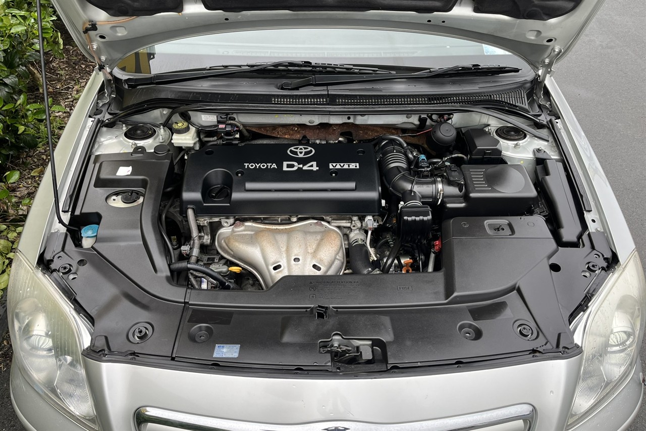 2005 Toyota AVENSIS