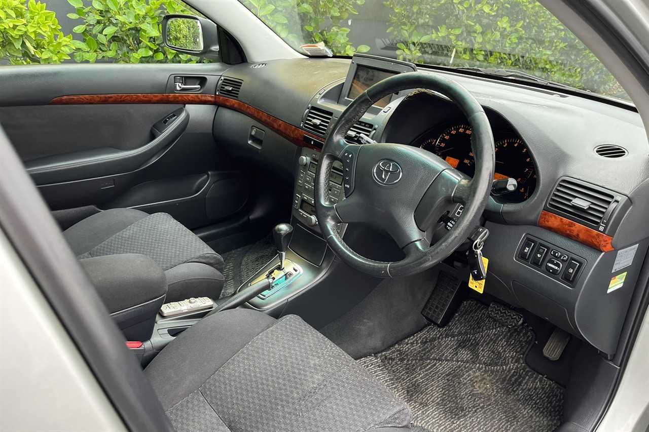 2005 Toyota AVENSIS