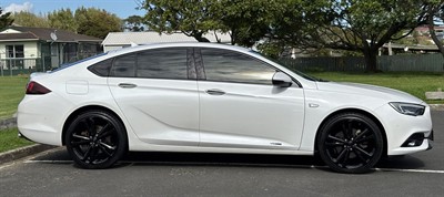 2018 Holden Commodore - Thumbnail