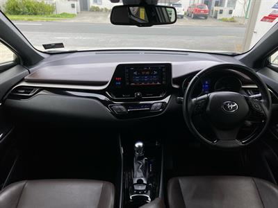 2017 Toyota C-HR - Thumbnail