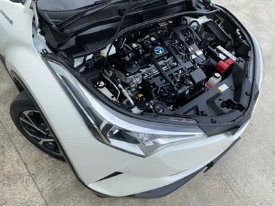 2017 Toyota C-HR - Thumbnail