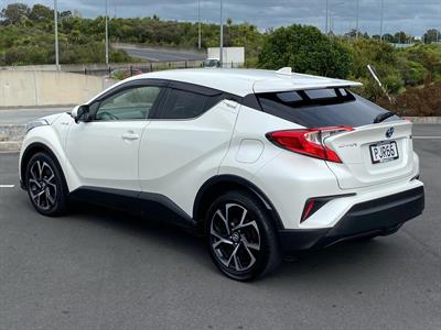 2017 Toyota C-HR - Thumbnail