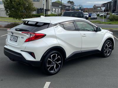 2017 Toyota C-HR - Thumbnail