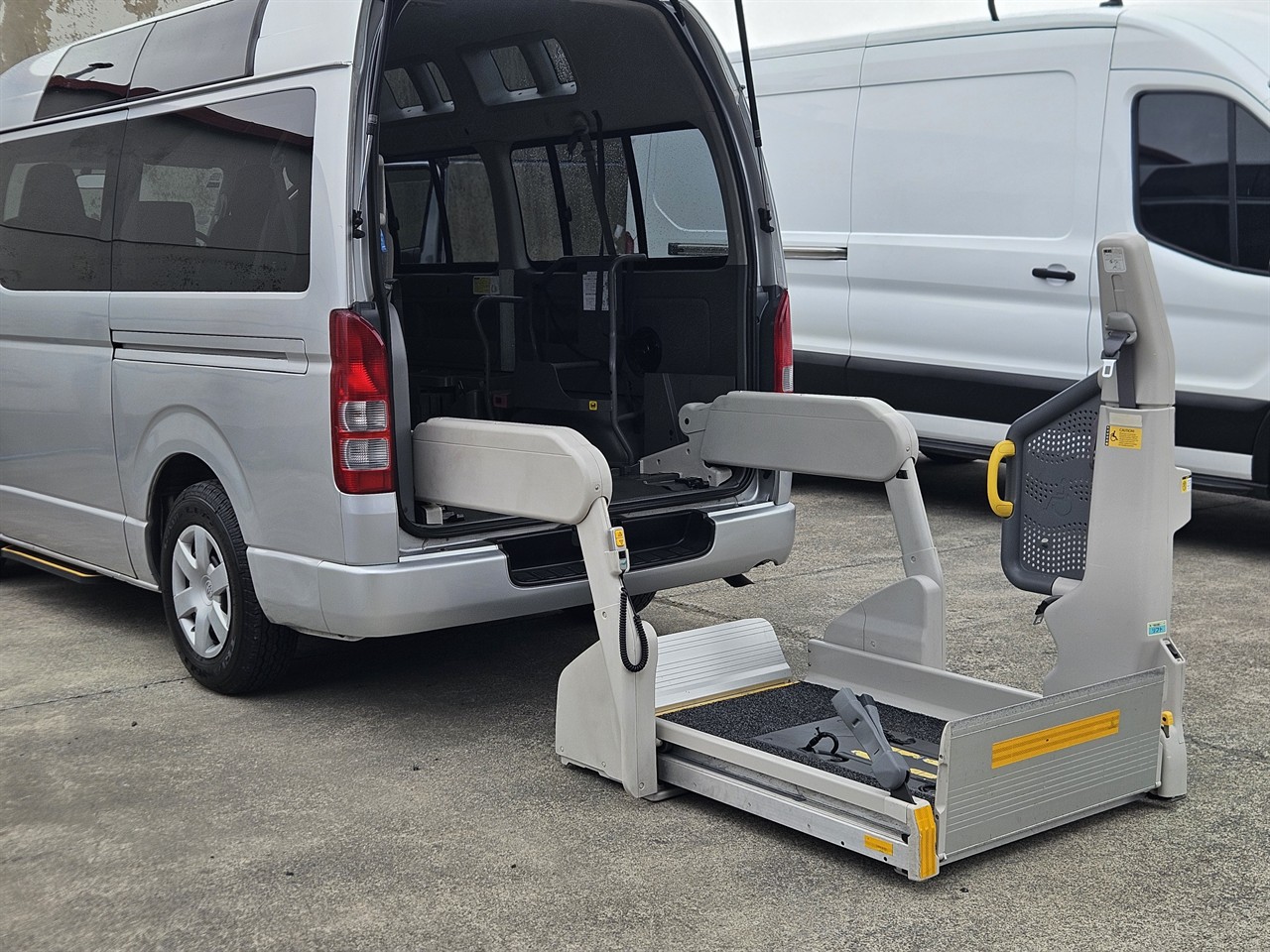 2006 Toyota Hiace