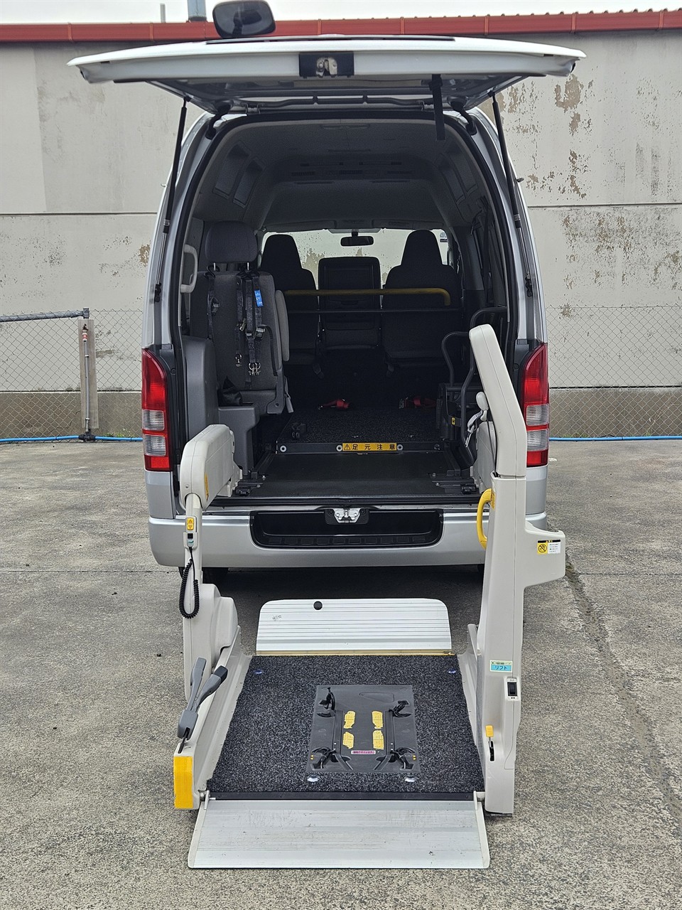 2006 Toyota Hiace