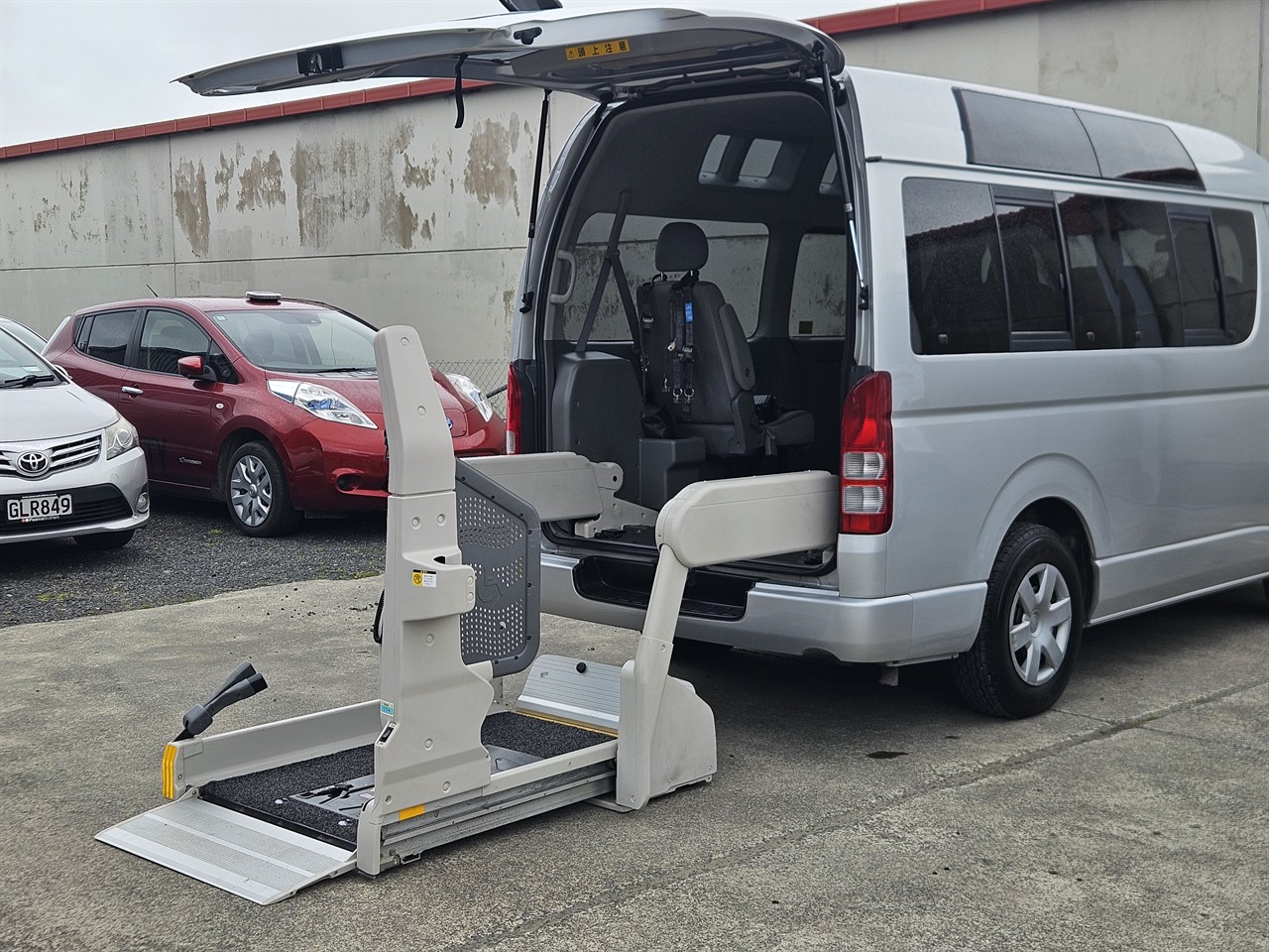 2006 Toyota Hiace