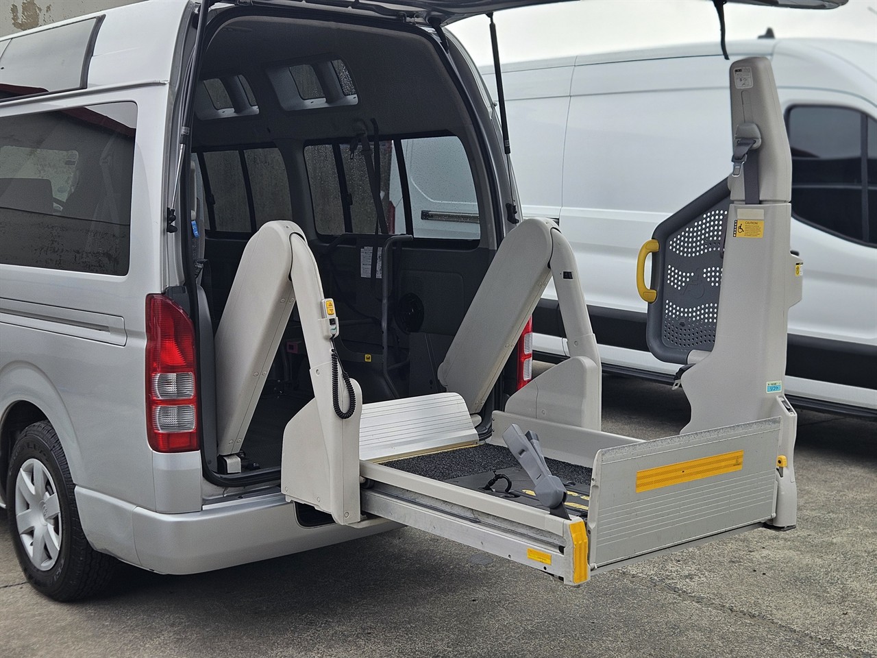 2006 Toyota Hiace