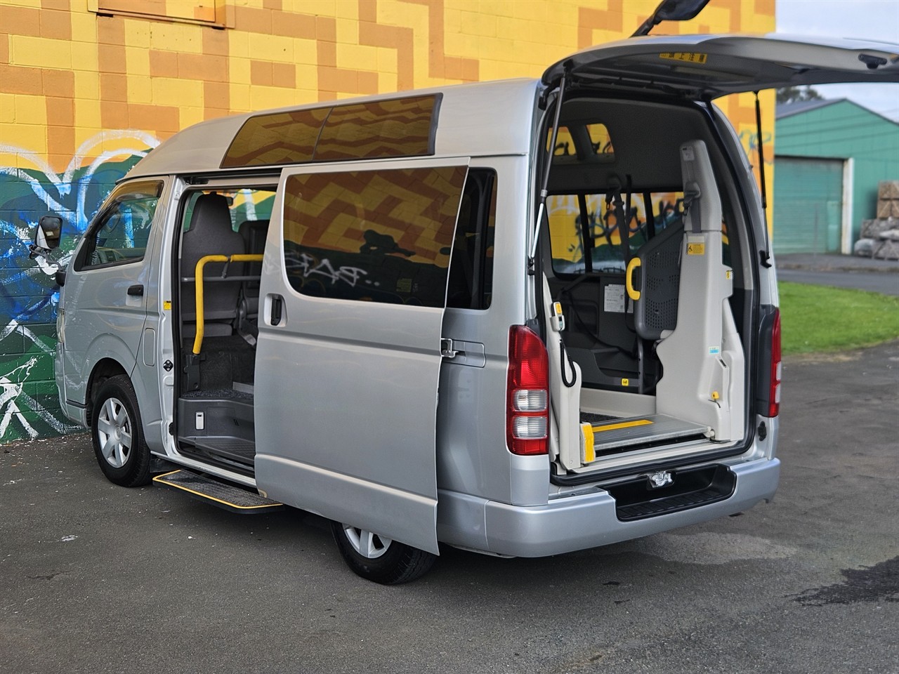 2006 Toyota Hiace