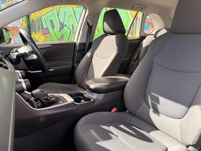 2020 Toyota RAV4 - Thumbnail