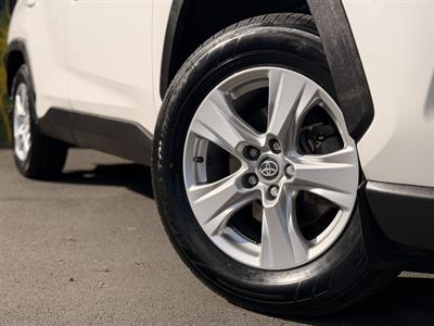 2020 Toyota RAV4 - Thumbnail