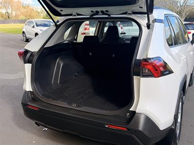 2020 Toyota RAV4 - Thumbnail