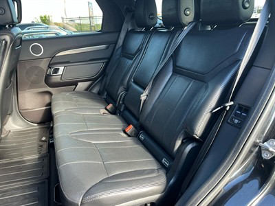 2017 Land Rover Discovery - Thumbnail