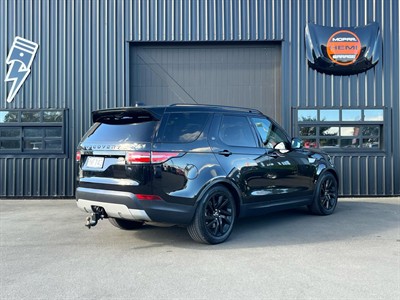 2017 Land Rover Discovery - Thumbnail