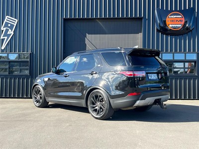 2017 Land Rover Discovery - Thumbnail
