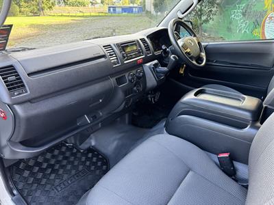 2017 Toyota Hiace - Thumbnail