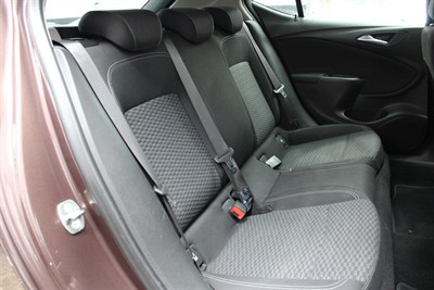 2018 Holden Astra - Thumbnail