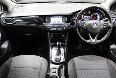 2018 Holden Astra - Thumbnail