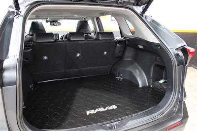 2020 Toyota RAV4 - Thumbnail