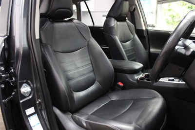 2020 Toyota RAV4 - Thumbnail