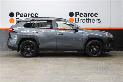 2020 Toyota RAV4 - Thumbnail