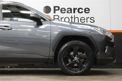 2020 Toyota RAV4 - Thumbnail