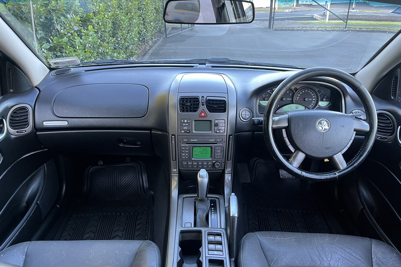 2004 Holden Adventra