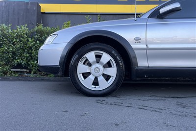 2004 Holden Adventra - Thumbnail