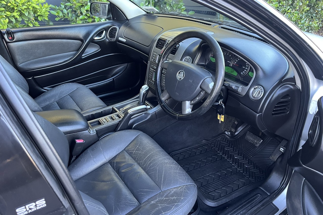 2004 Holden Adventra