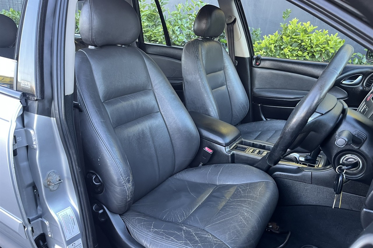 2004 Holden Adventra