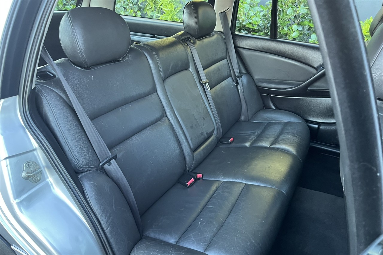 2004 Holden Adventra