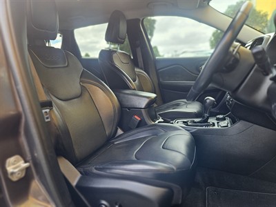 2020 Jeep CHEROKEE - Thumbnail