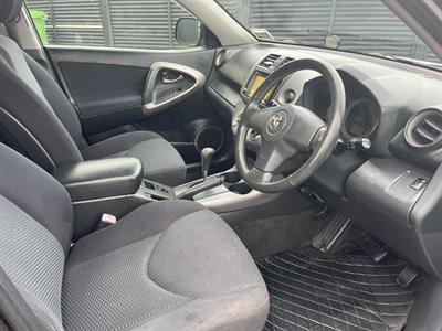 2005 Toyota RAV4 - Thumbnail