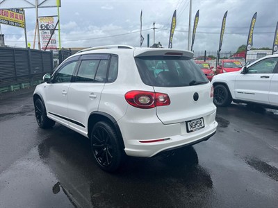2010 Volkswagen TIGUAN - Thumbnail