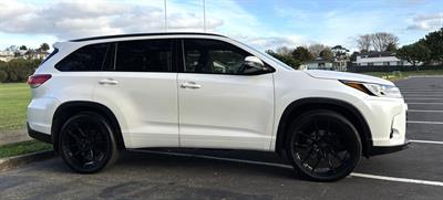 2018 Toyota Highlander - Thumbnail