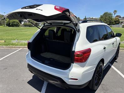 2018 Nissan Pathfinder - Thumbnail