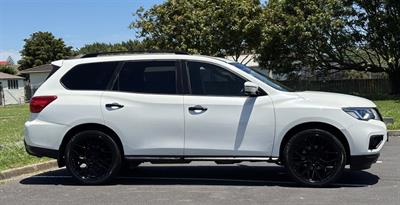 2018 Nissan Pathfinder - Thumbnail