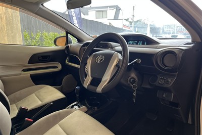 2014 Toyota Aqua - Thumbnail