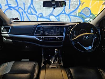 2017 Toyota Highlander - Thumbnail