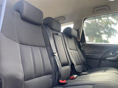 2021 Mahindra XUV500 - Thumbnail