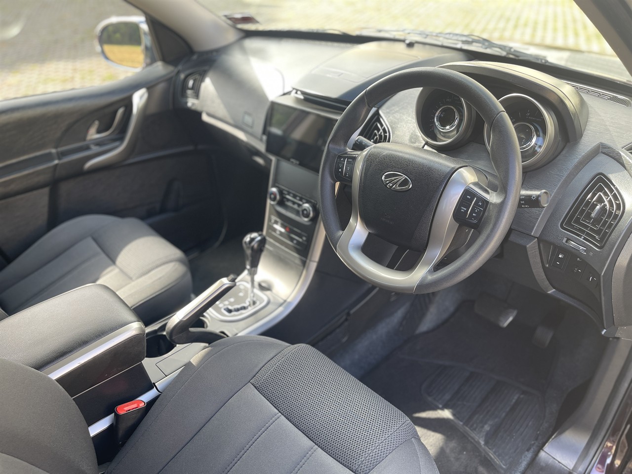 2021 Mahindra XUV500