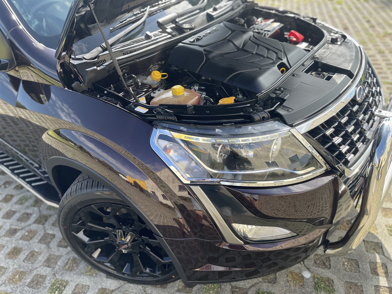 2021 Mahindra XUV500