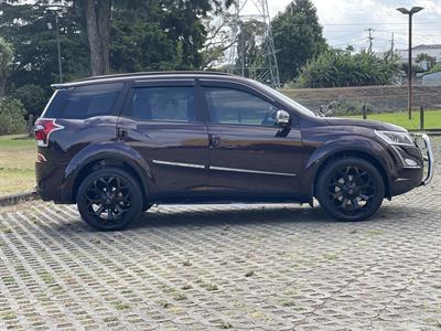 2021 Mahindra XUV500 - Thumbnail