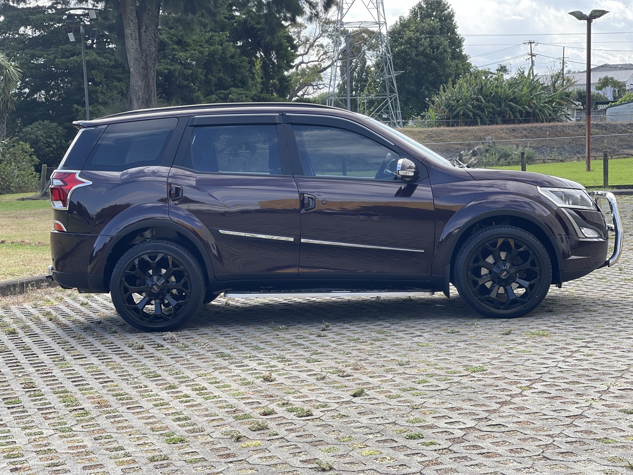 2021 Mahindra XUV500