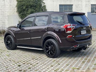 2021 Mahindra XUV500 - Thumbnail