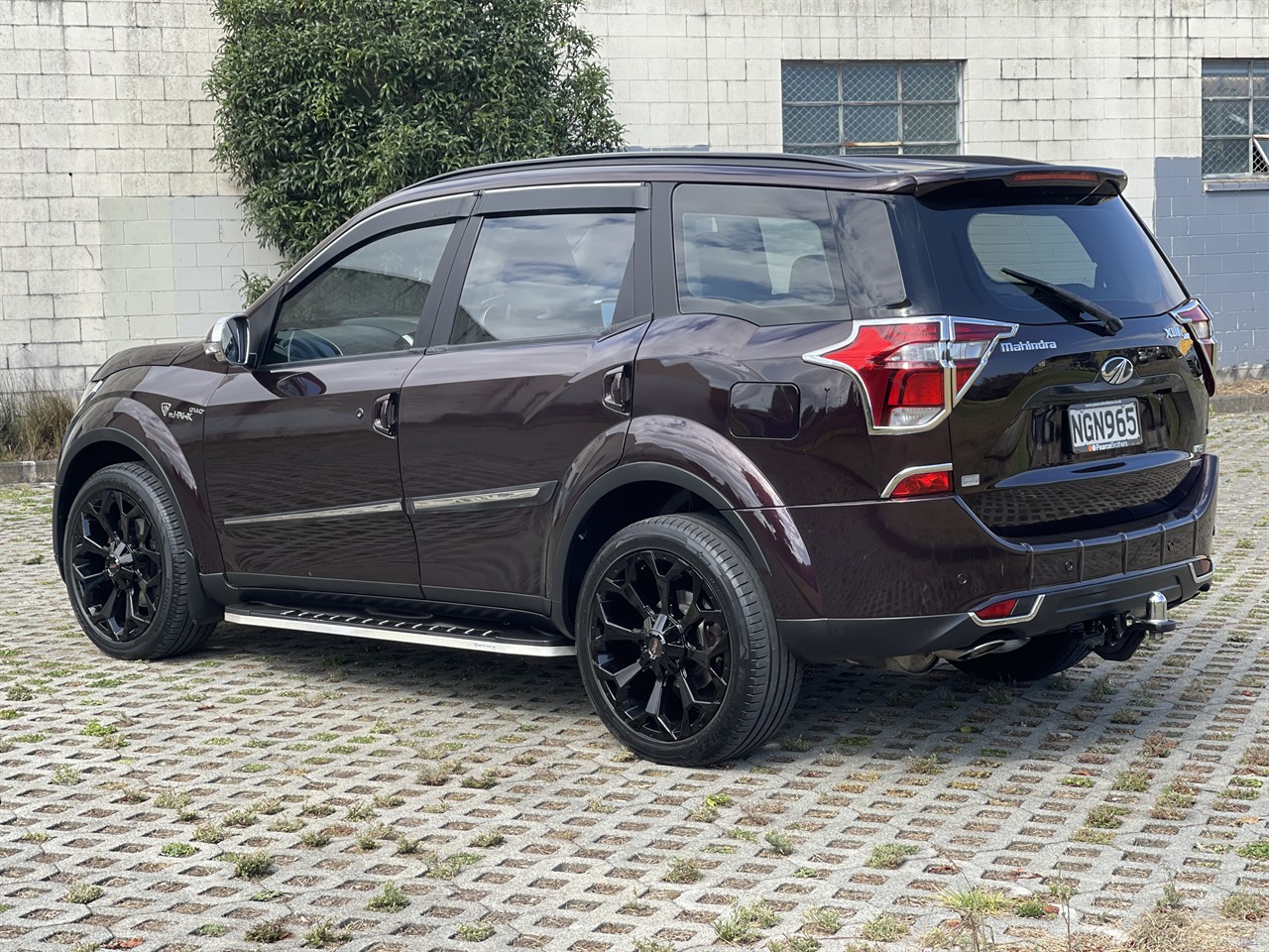 2021 Mahindra XUV500