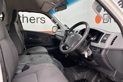 2011 Toyota Hiace - Thumbnail