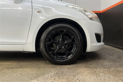 2011 Suzuki Swift - Thumbnail