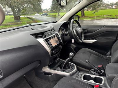 2017 Nissan Navara - Thumbnail