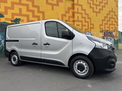 2022 Mitsubishi Express - Thumbnail