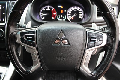 2016 Mitsubishi Pajero Sport - Thumbnail